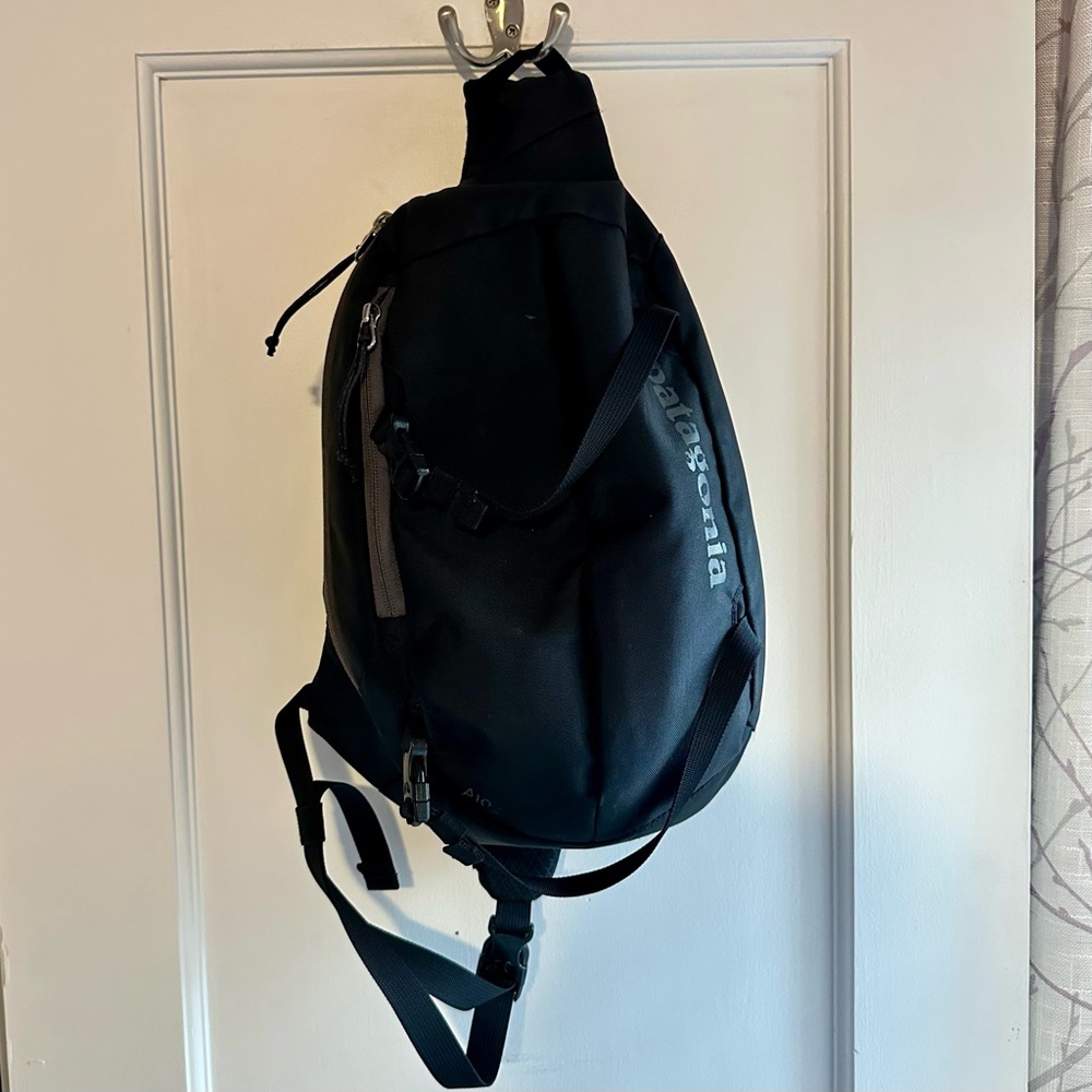 Patagonia Black Atom Sling Bag 8L